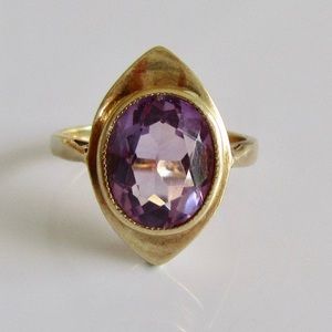 Vintage Oval Amethyst Solitaire Ring 💜